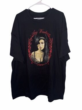 AMY WINEHOUSE FLORAL FRAME T-SHIRT
Size XL Oversized NWT